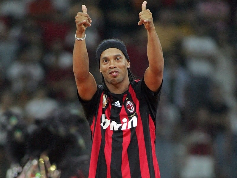 Ronaldinho was greeted by a large turnout of Milan fans at the San Siro