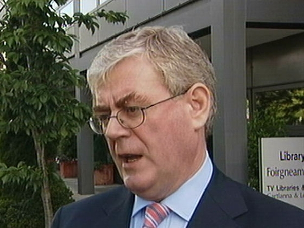 Eamon Gilmore - Government incompetent