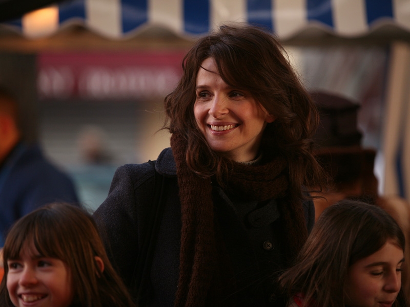 Mixes humour and tenderness