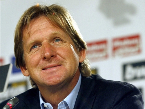 Real Madrid Bernd Schuster is under intense pressure