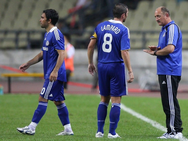 Frank Lampard and new-boy Deco were both on target in Luiz Felipe Scolari's first league match as Chelsea manager