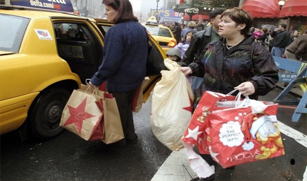 Black Friday - US shoppers hit the malls
