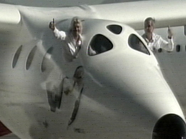 Tourist space vehicle unveiled