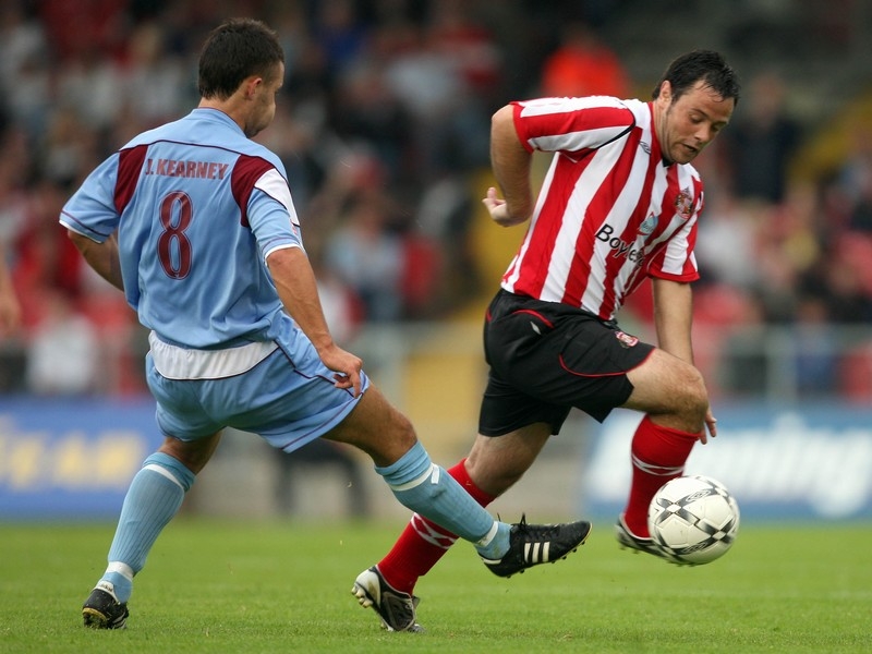 Andy Reid of Sunderland and John Kearney of Cobh contest the ball
