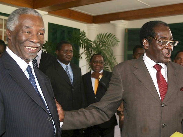Thabo Mbeki - Met Robert Mugabe in Harare