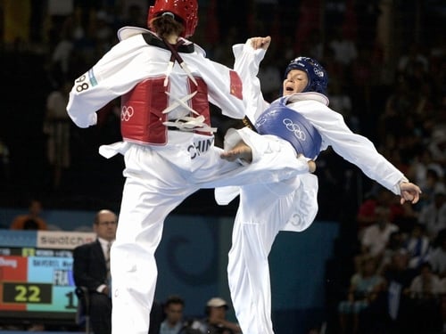 China's Chen Zhong, left, defeated Myriam Baverel, from France, in the taekwondo final for women over 67kg in 2004