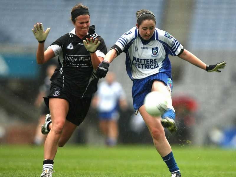 Ruth Godwin of Sligo tries to block Siobhan O'Sullivan's shot