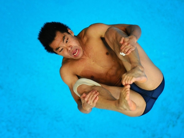 China's He Chong clinched the men's 3m springboard title