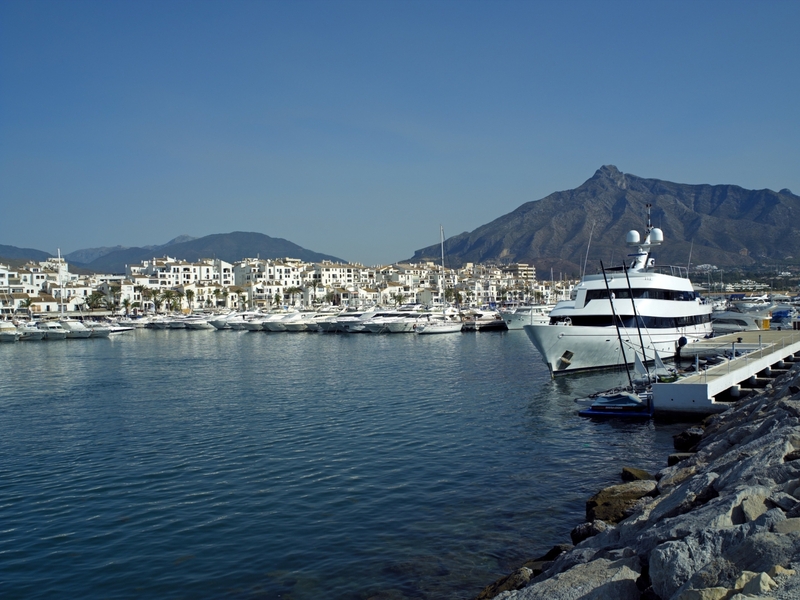 Marbella - Three people shot