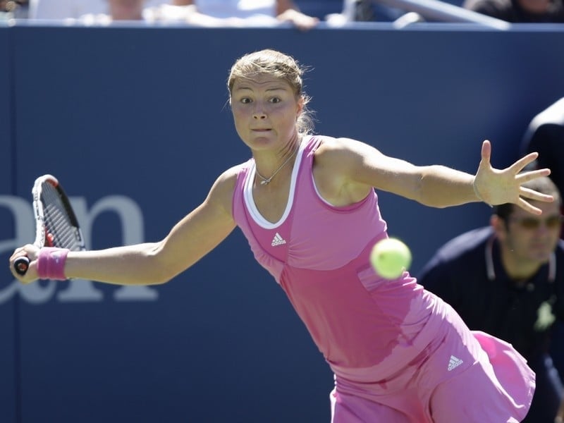 Dinara Safina came from a set down to progress to the second round at Flushing Meadows