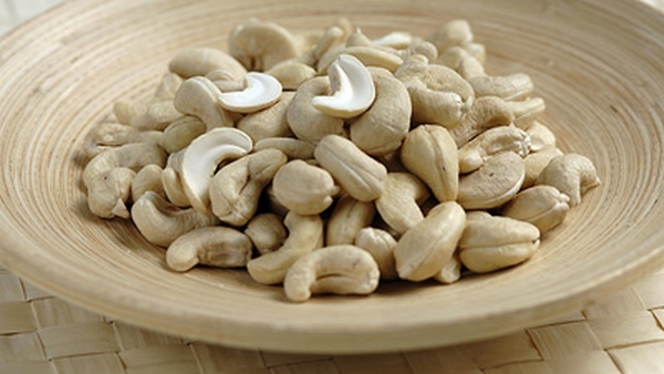 Chicken with Cashews (Balti Murgh)