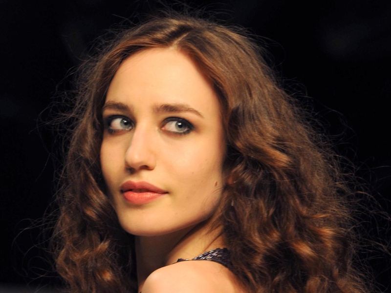 Jagger - Elizabeth quits modelling for Hollywood