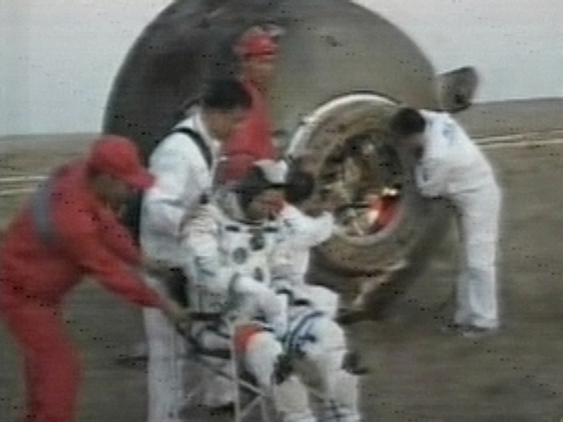 China - Space mission lands