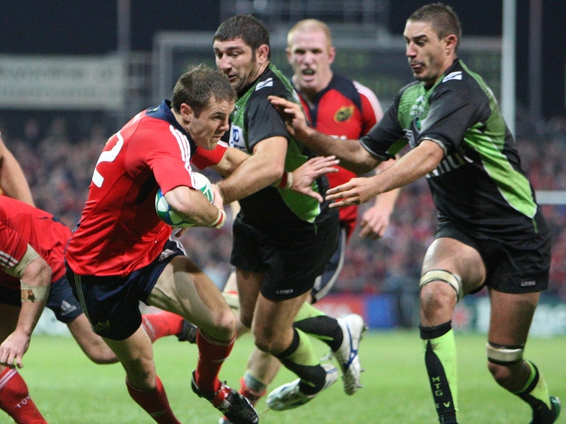 Barry Murphy drives his way over for Munster's solitary try