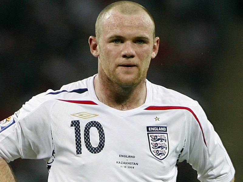 Wayne Rooney missed a chance to bring United closer to the top two