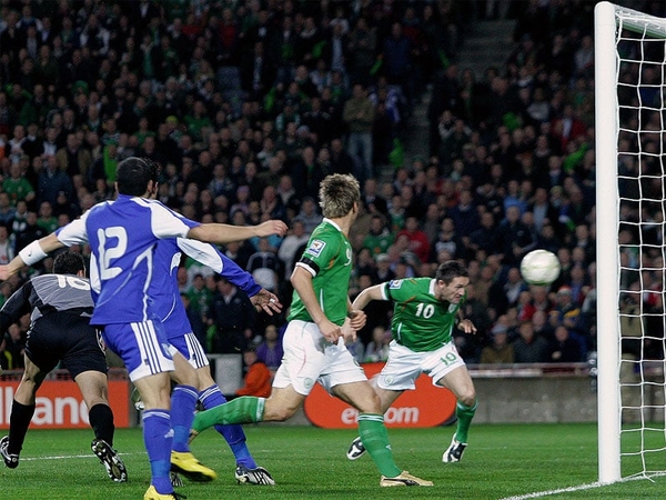 Robbie Keane scores the winner at Croke Park