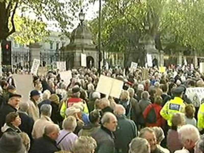 Leinster House - Pensioners protest