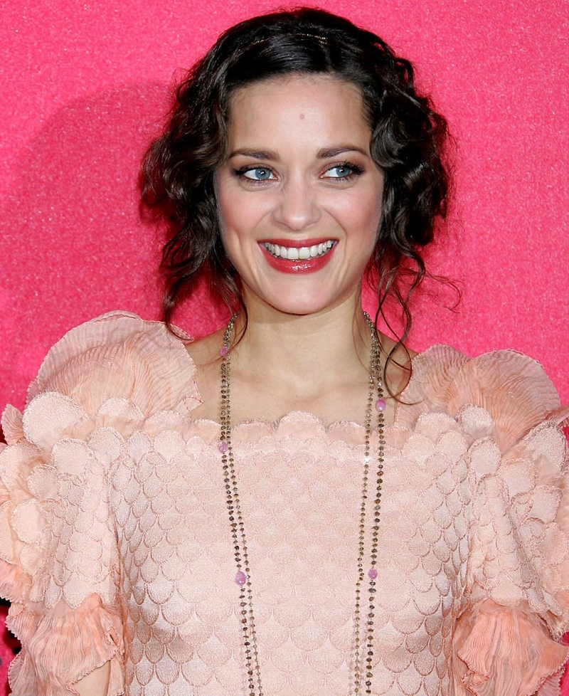 Cotillard - Pregnant with first child