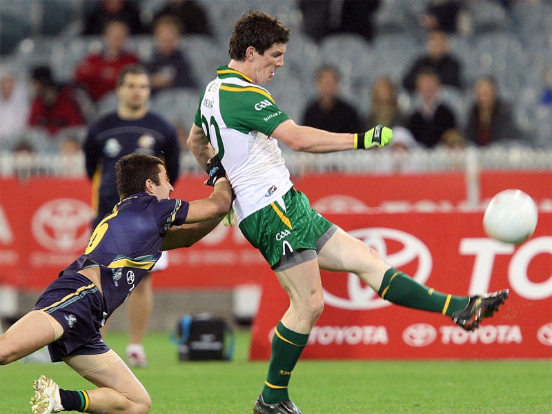 Michael Meehan gets a kick away under pressure from Kade Simpson