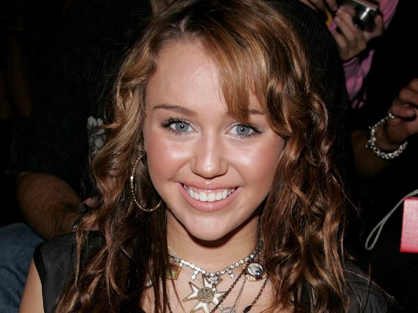 Cyrus - still friends with The Jonas Brothers