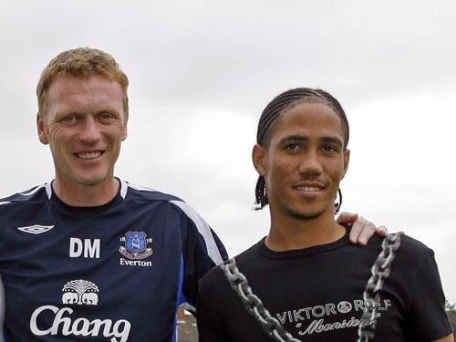 Steven Pienaar's (r) goal set David Moyes' (l) side on the way to victory