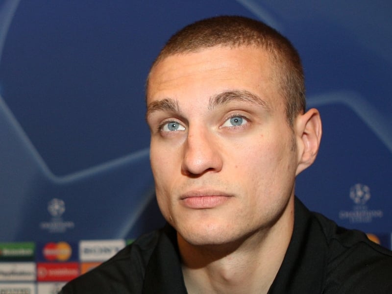 Nemanja Vidic will sign a new deal with Manchester United in August