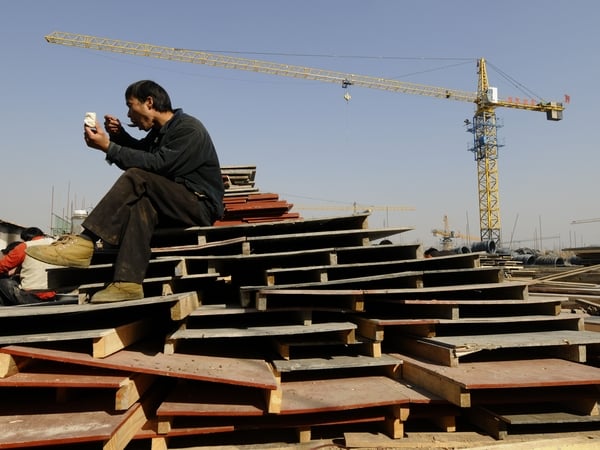 China - Workers set to get pay rise - reports