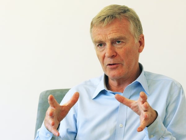 Max Mosley will step down from his role as FIA president