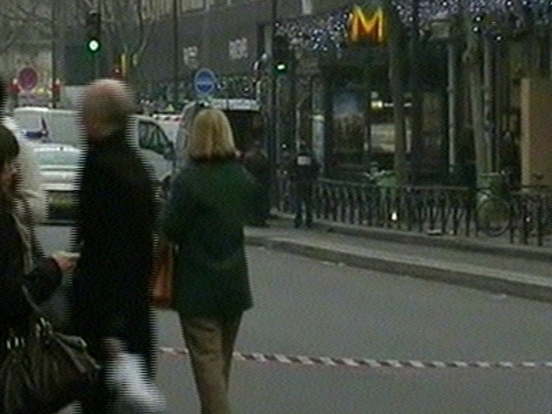 Paris - Store evacuated during alert