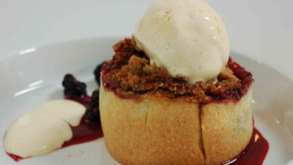 Mixed Berry Autumn Crumble With Vanilla Ice Cream