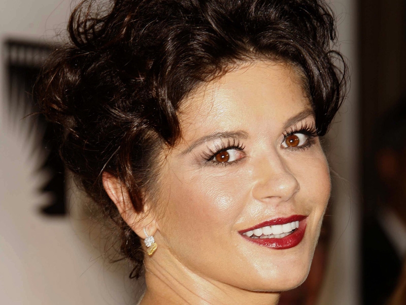 Zeta Jones - Doctor Who writer would like to see her in the role