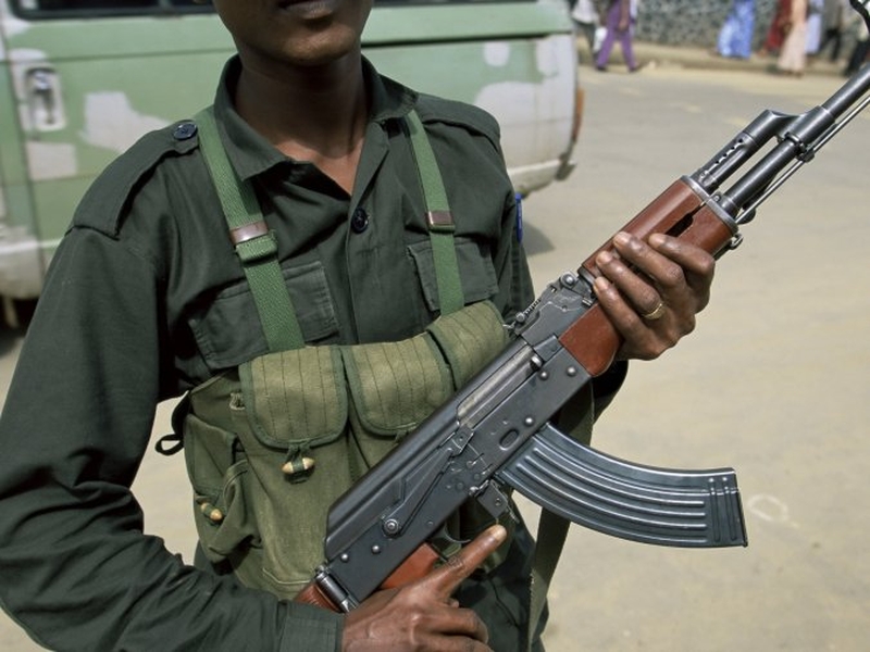 Sri Lanka - Govt troops work to crush Tamil Tigers