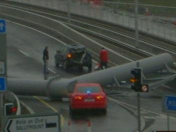 Dublin - Motorist in lucky escape after gantry collapses