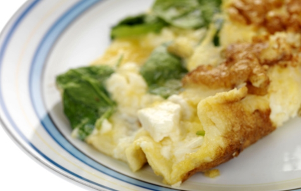 Feta Cheese Omelette with Steamed Broccoli & Carro