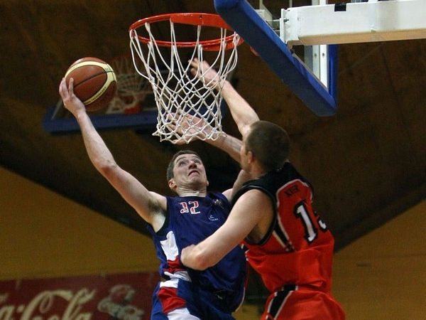 Review of weekend's basketball action