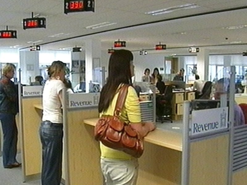 Public service pay - Slight drop in Q3