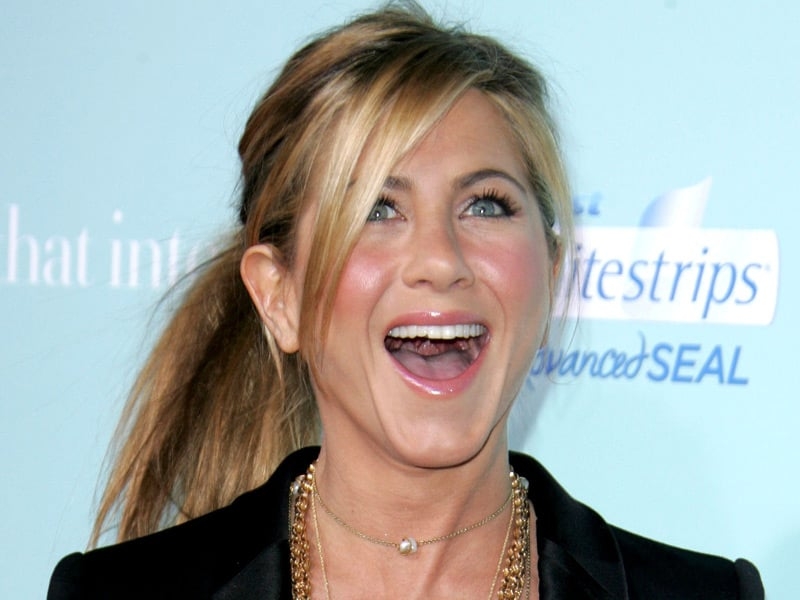 Aniston - Bette Midler has offered her some dating tips