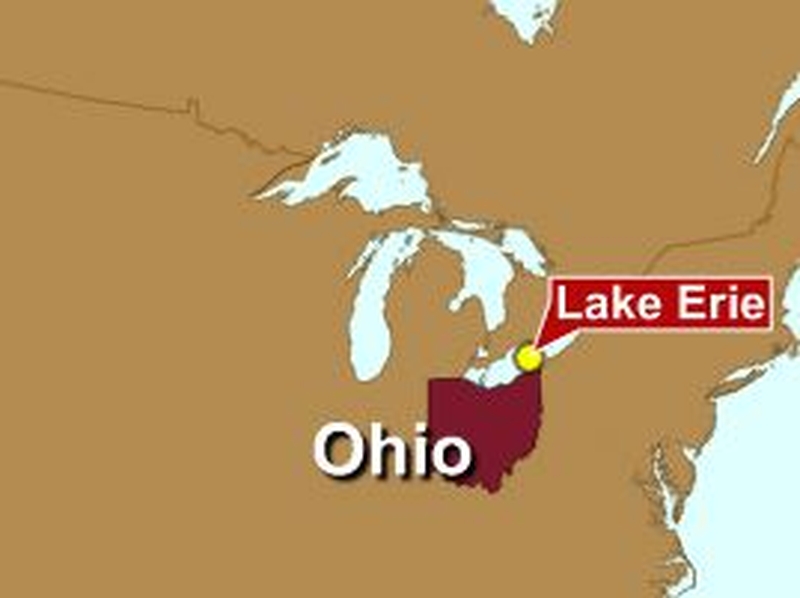 US - Fishermen rescued from Lake Erie