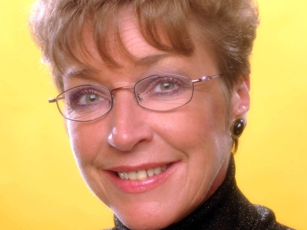 Anne Kirkbride - to stay on in Coronation Street