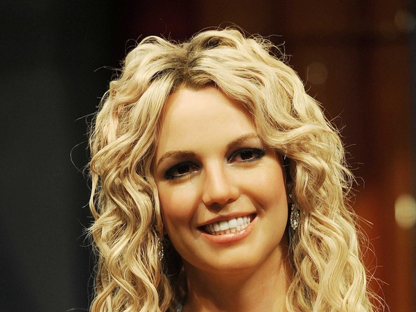 Spears - Spokesperson defends airbrushing claims