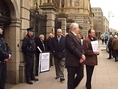 GRA - Met Labour leaders during pension levy protest