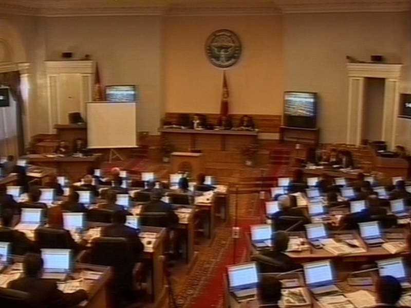 Bishkek - Parliament vote on airbase