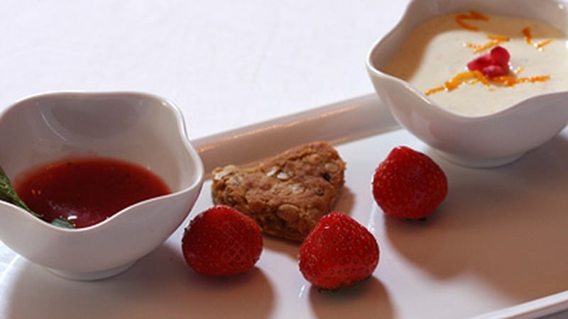 Orange-Scented Panna Cotta with Crunchy Oatmeal Cookies: Heat