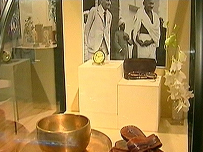 New York - Items auctioned despite protest