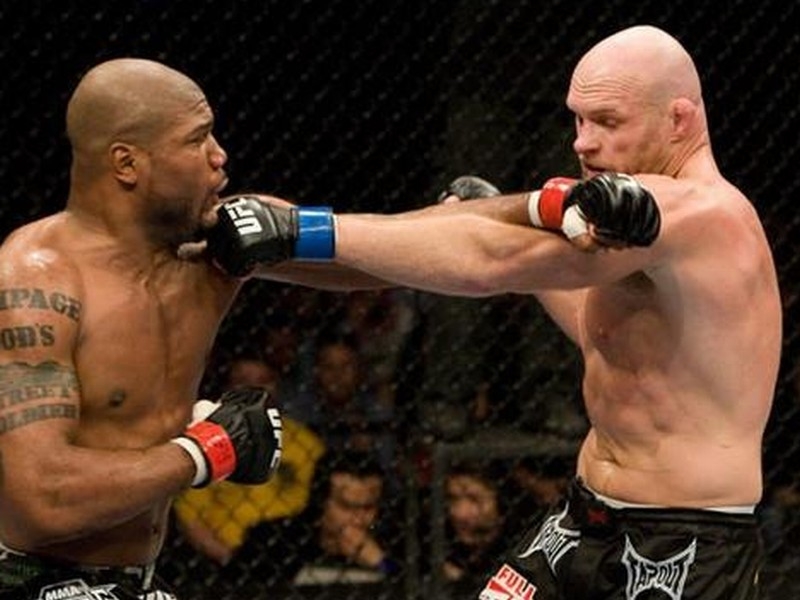 Quinton Jackson, left, in action against Keith Jardine