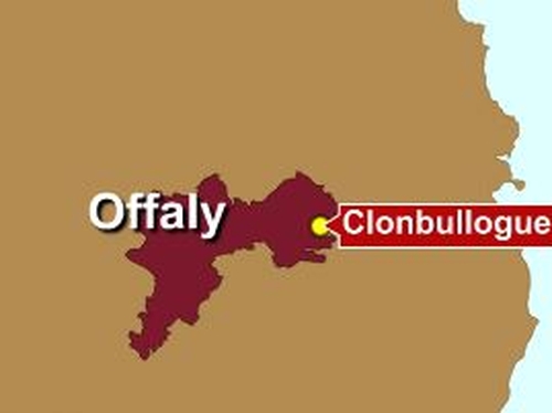 Offaly - Plane crash lands in field