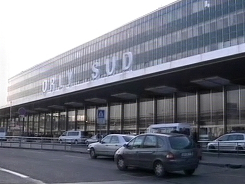 Orly - One in three flights cancelled