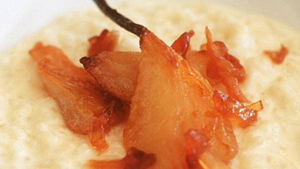 Pears in caramel with ginger cream