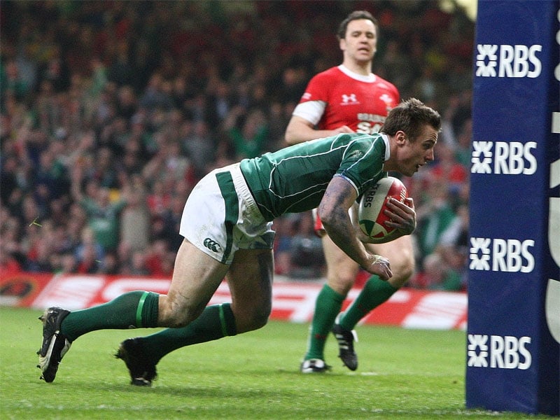 Tommy Bowe crosses the whitewash for Ireland's second try