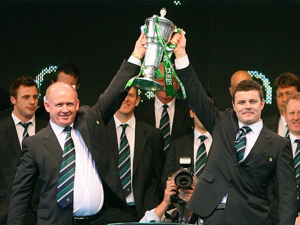 Declan Kidney and Brian O'Driscoll hold the RBS 6 Nations trophy aloft at the Mansion House